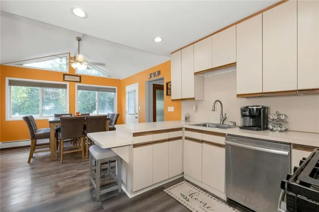 123 Pine Tree Lane Tappan NY 10983