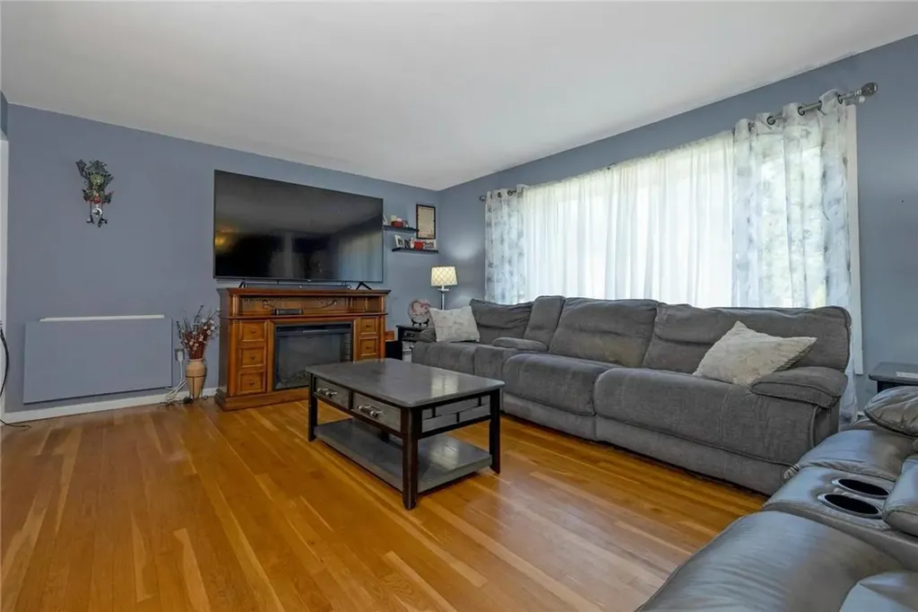 123 Pine Tree Lane Tappan NY 10983