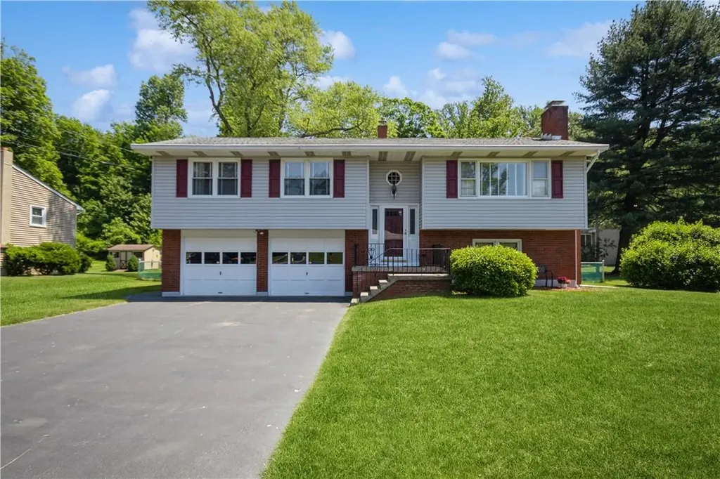 8 Robin Lane Beacon NY 12508