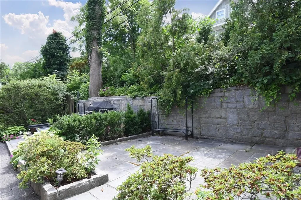 12 Bolton Gardens Bronxville NY 10708
