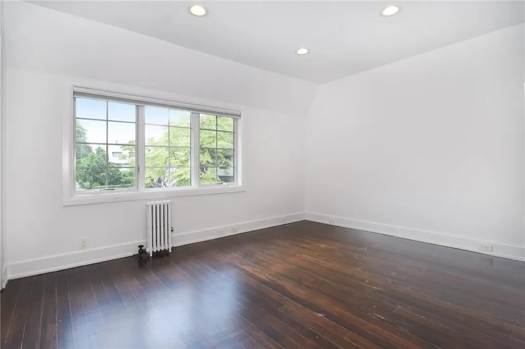 12 Bolton Gardens Bronxville NY 10708