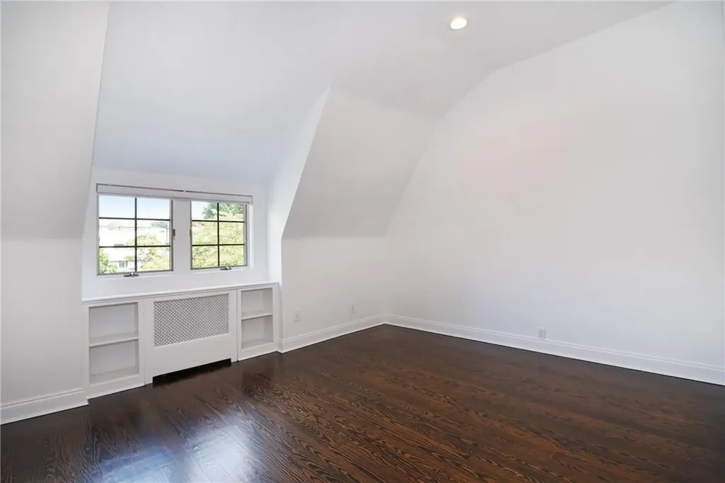 12 Bolton Gardens Bronxville NY 10708