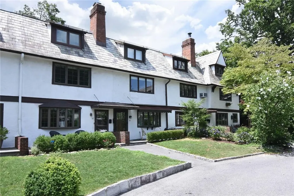 12 Bolton Gardens Bronxville NY 10708