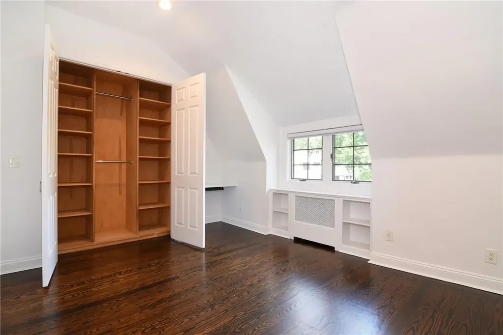 12 Bolton Gardens Bronxville NY 10708