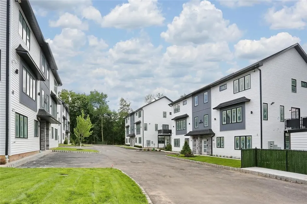 19 Old Nyack Turnpike Monsey NY 10952