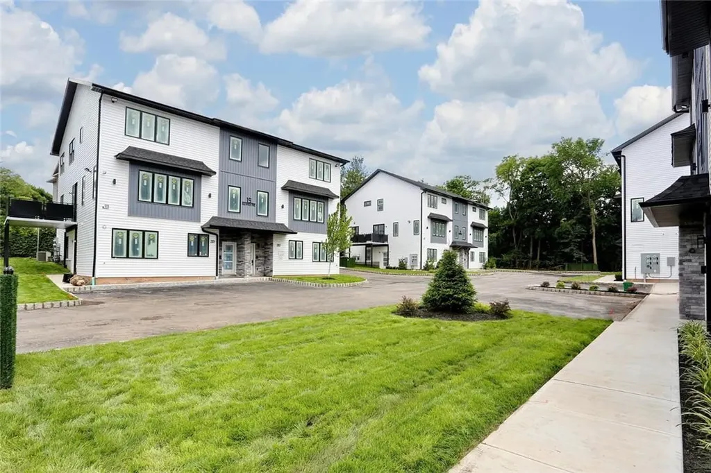 19 Old Nyack Turnpike Monsey NY 10952