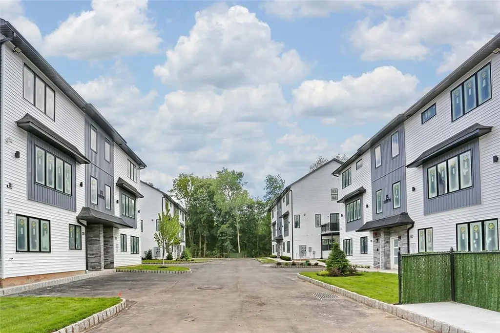 19 Old Nyack Turnpike Monsey NY 10952