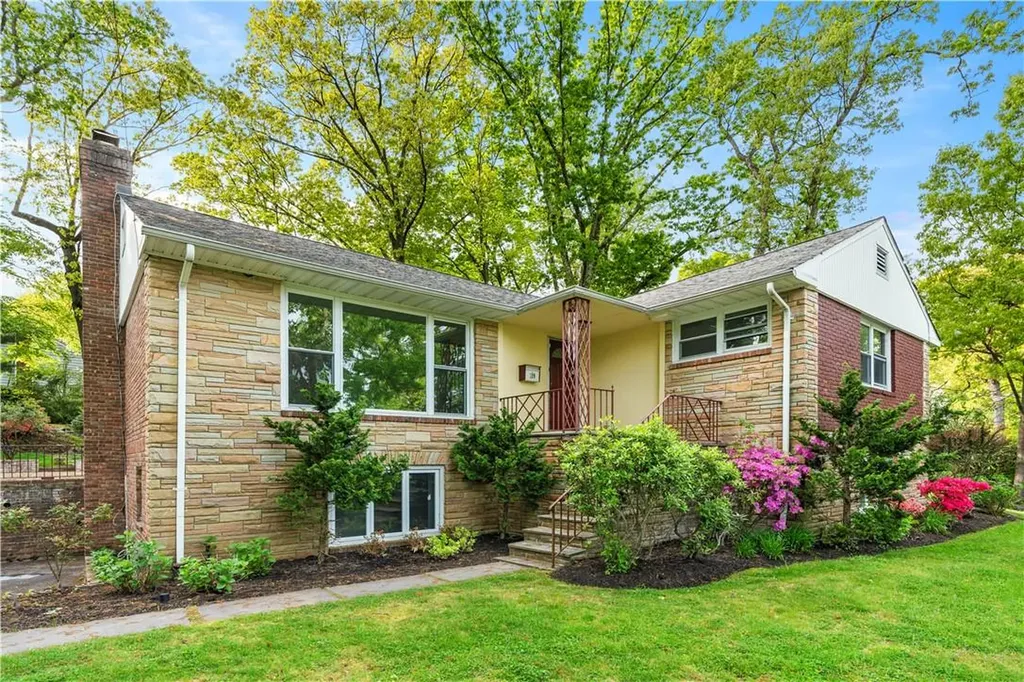 319 Old Colony Road Hartsdale NY 10530
