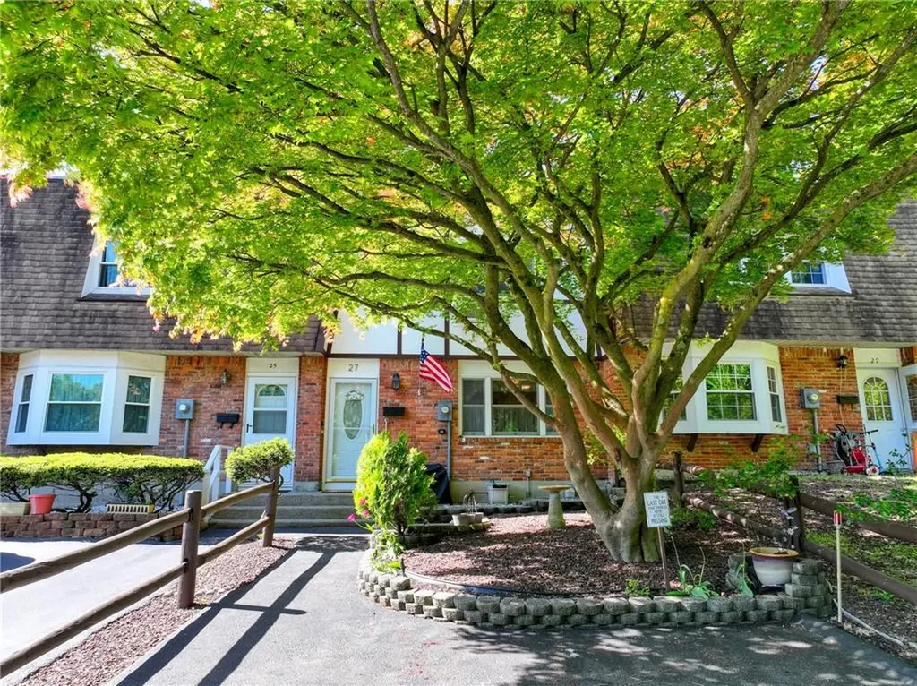 27 Roundtree Court Beacon NY 12508