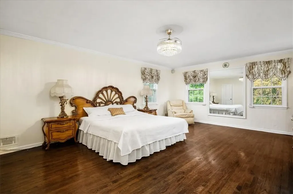 2 Wellhouse Lane Mamaroneck NY 10543