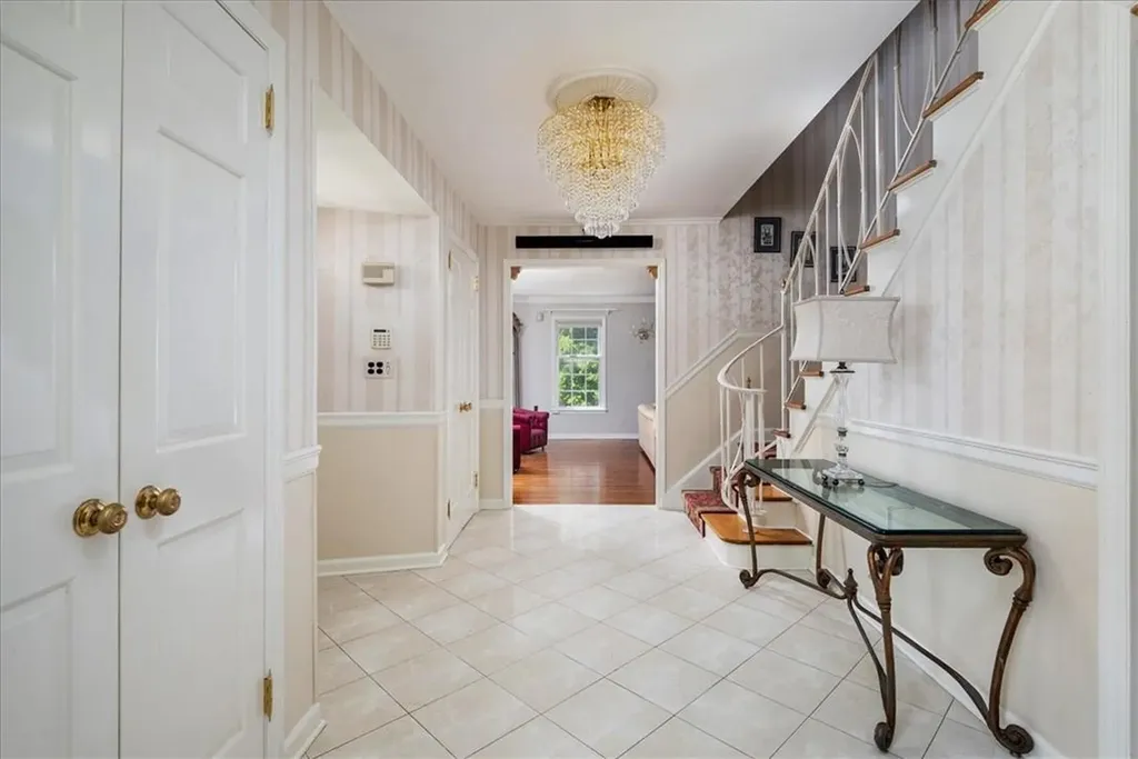 2 Wellhouse Lane Mamaroneck NY 10543