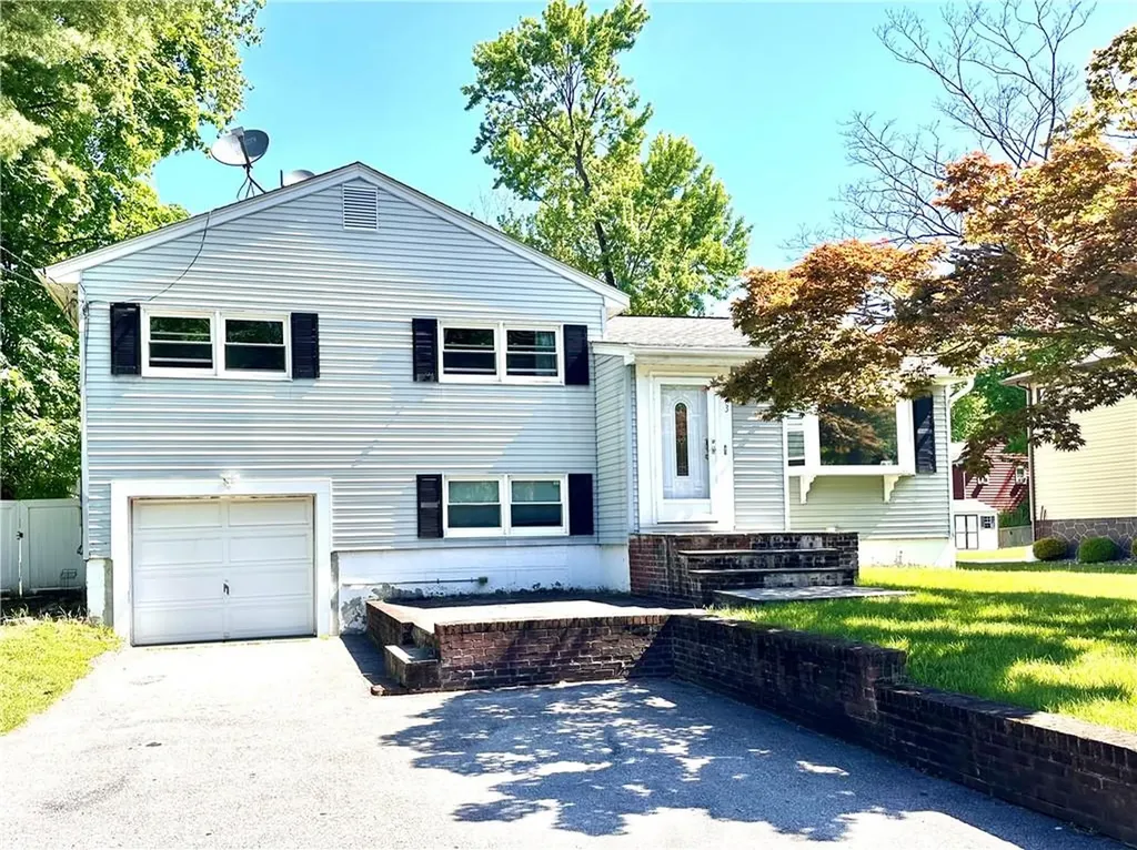 3 Sparrow Lane Poughkeepsie NY 12601