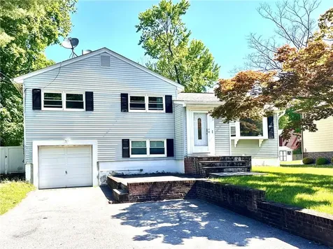 3 Sparrow Lane Poughkeepsie NY 12601