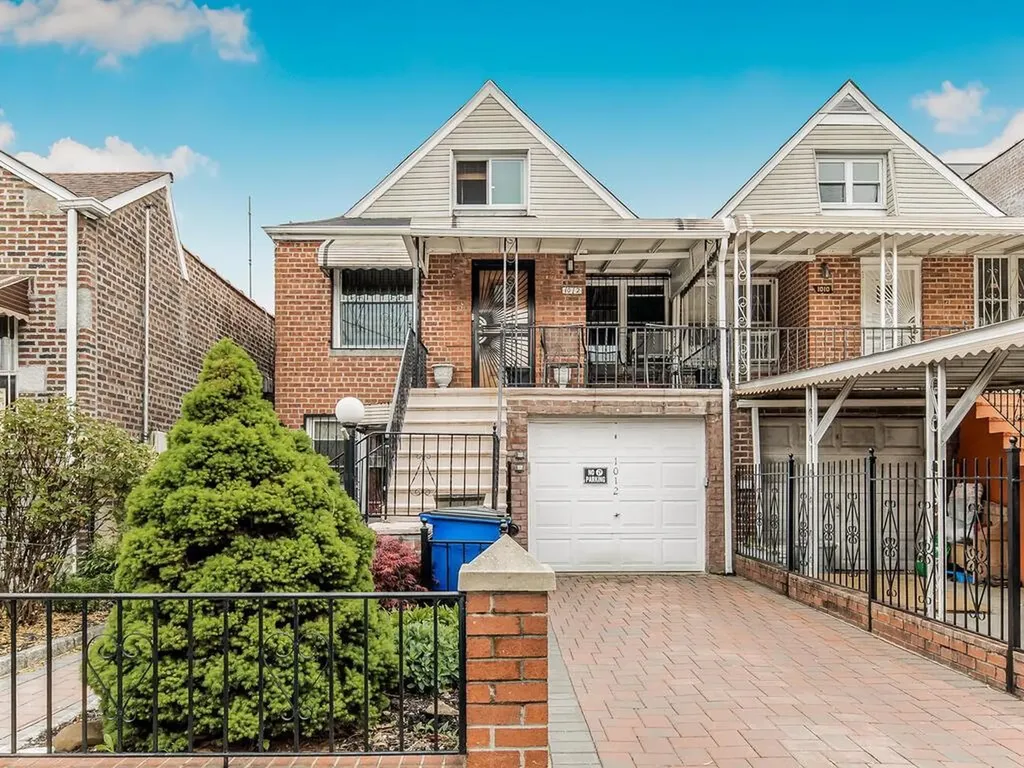 1012 E 211th Street Bronx NY 10469