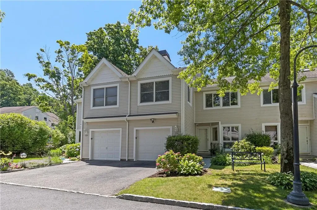 126 Winchester Drive Yonkers NY 10710