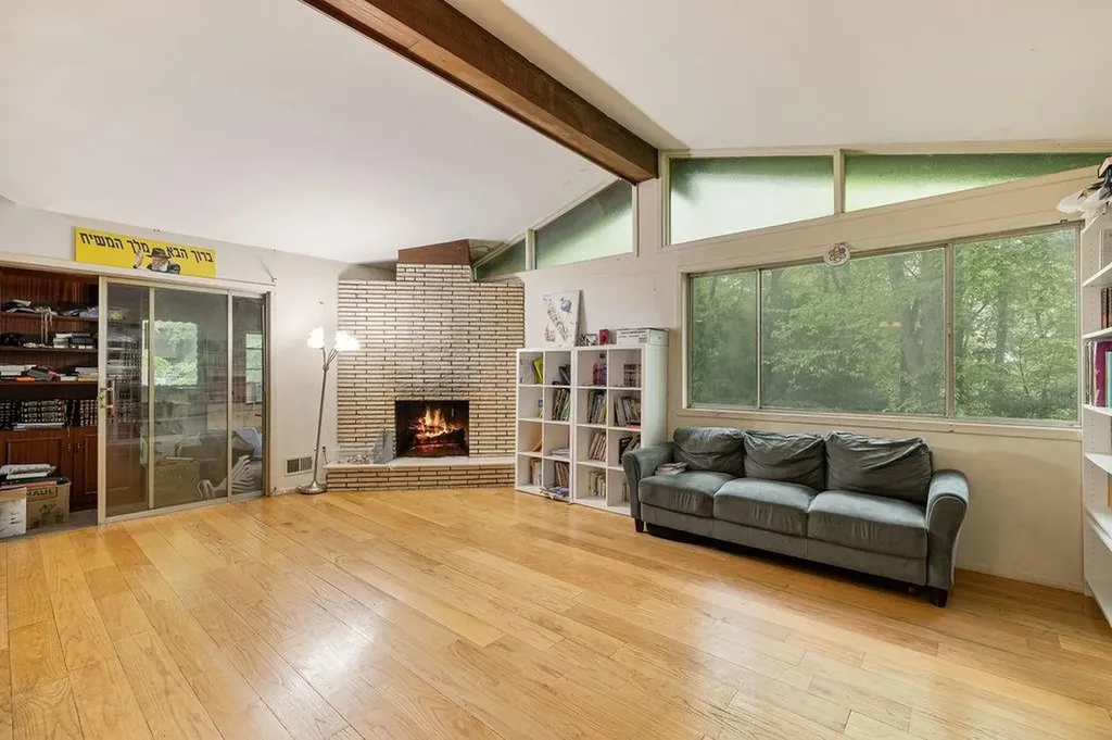 22 Halley Drive Pomona NY 10970