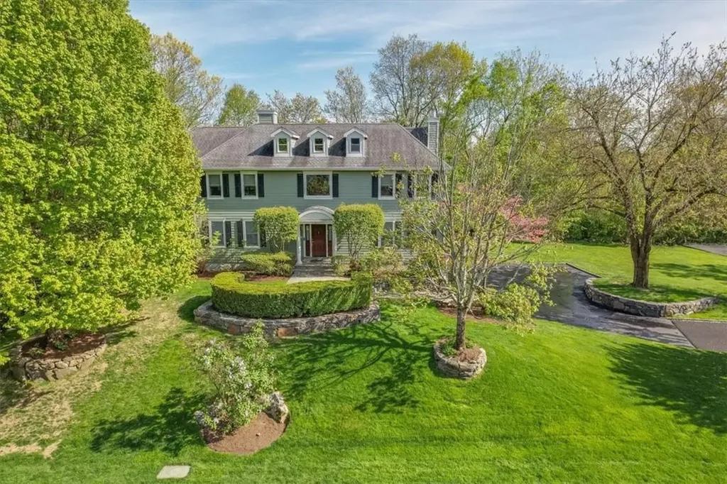 4 Little Kings Lane Rye Brook NY 10573