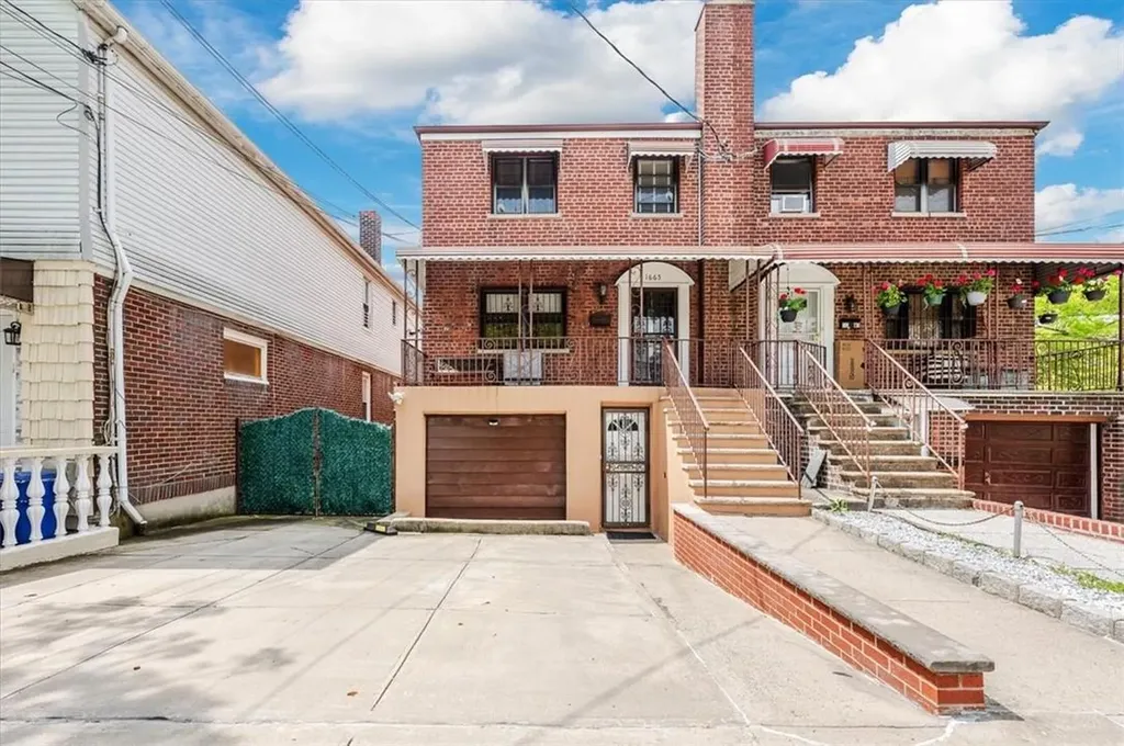 1665 Tomlinson Avenue Bronx NY 10461