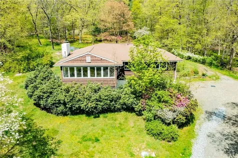 27 Stonehouse Road Rhinebeck NY 12572