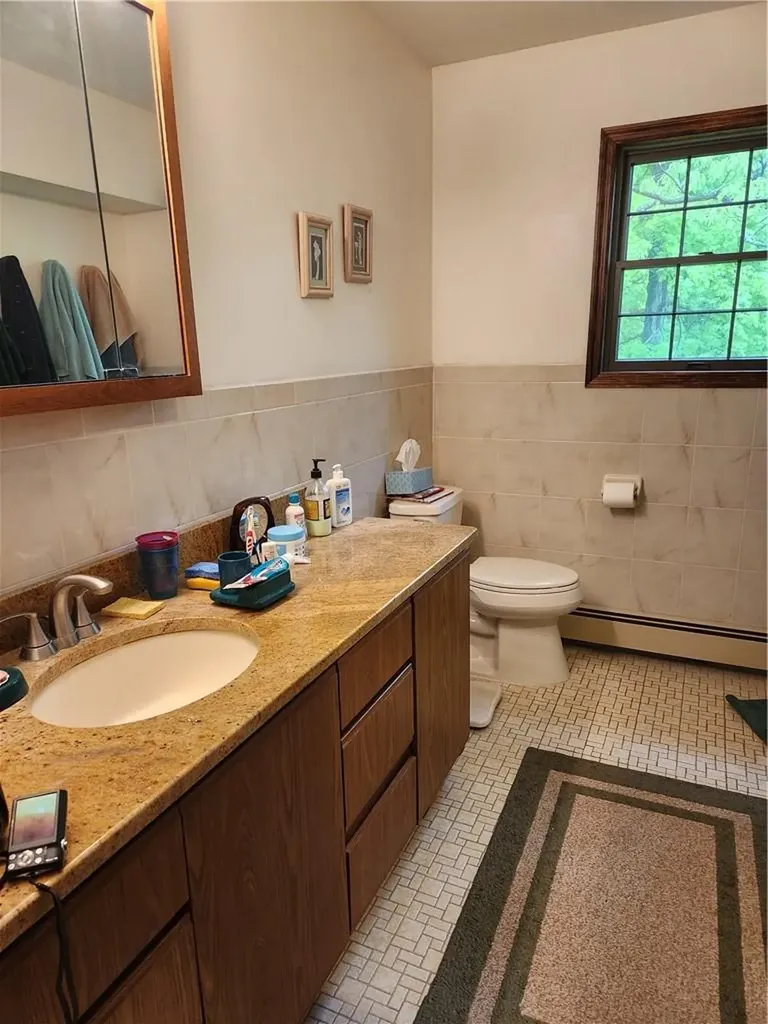 691 N Quaker Lane Hyde Park NY 12538