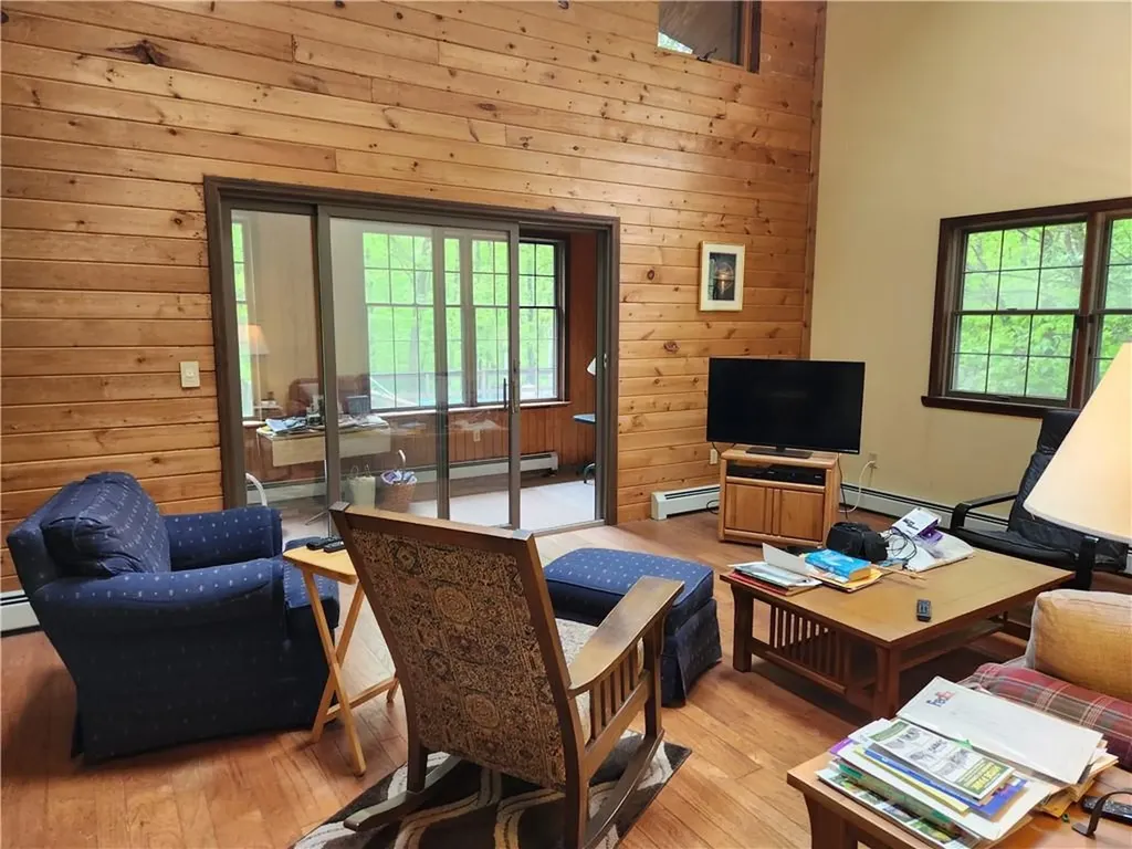 691 N Quaker Lane Hyde Park NY 12538