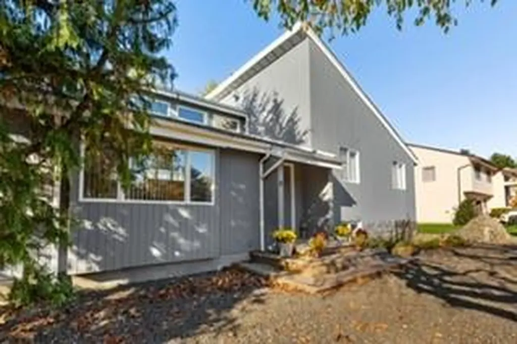 8 Dusk Drive New Rochelle NY 10804