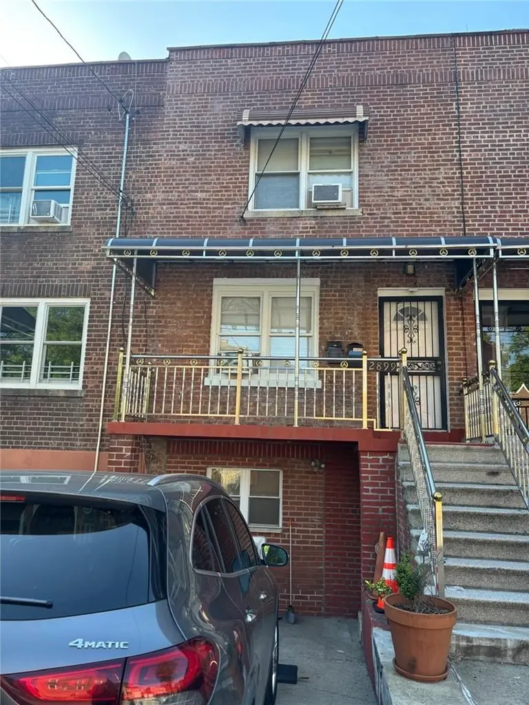 2899 Dewitt Place Bronx NY 10469