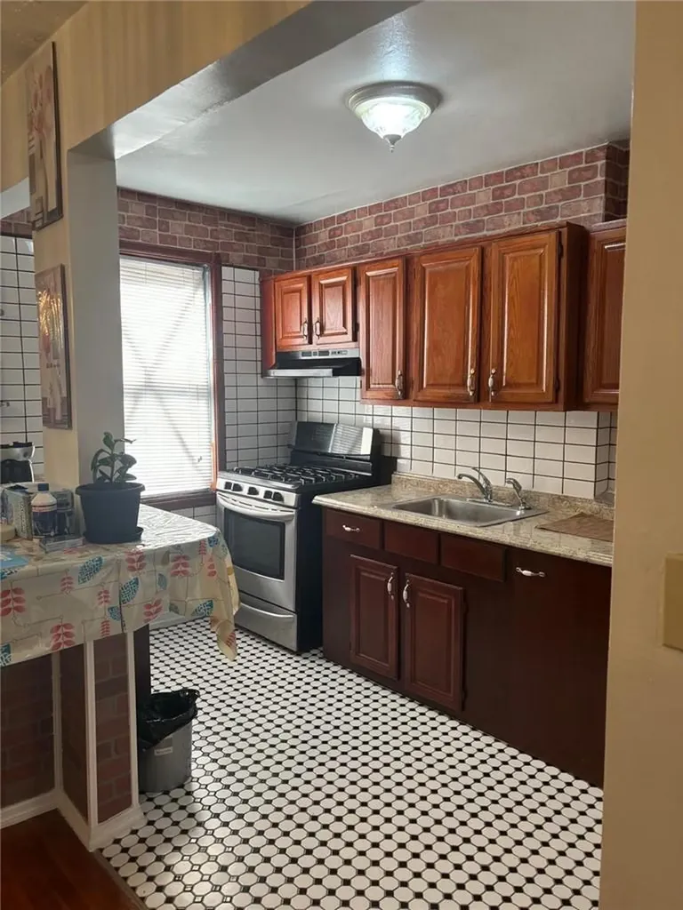 2899 Dewitt Place Bronx NY 10469