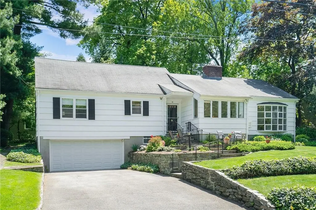 44 Colonial Avenue Larchmont NY 10538