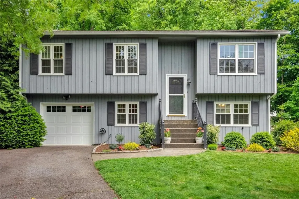 8 Old Village Lane Katonah NY 10536