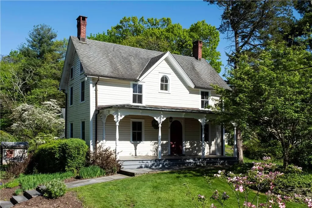 8 Orchard Drive Rhinecliff NY 12572