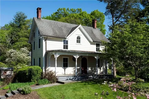 8 Orchard Drive Rhinecliff NY 12572