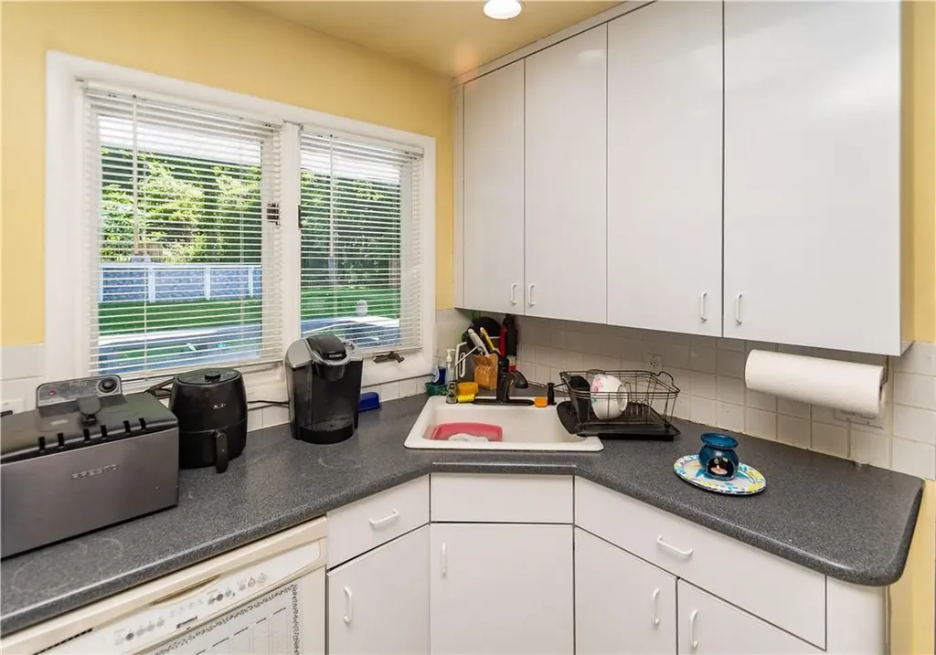 3 Old Farms Road Poughkeepsie NY 12603