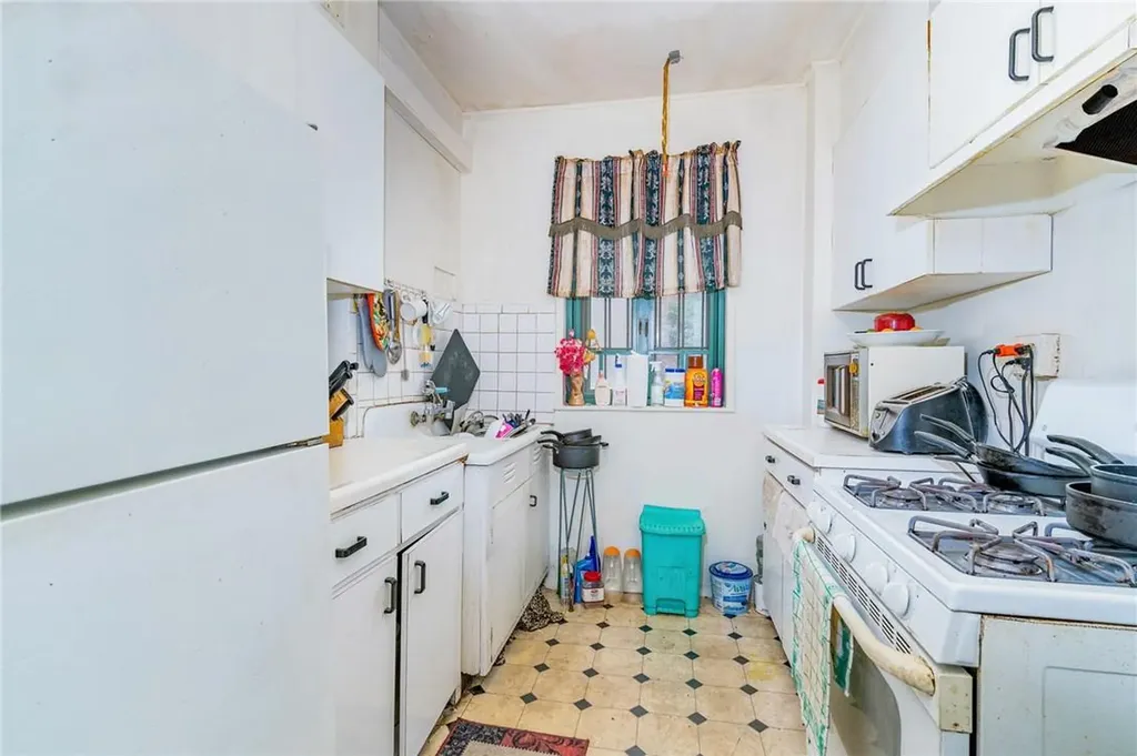 1501 Metropolitan Avenue Bronx NY 10462