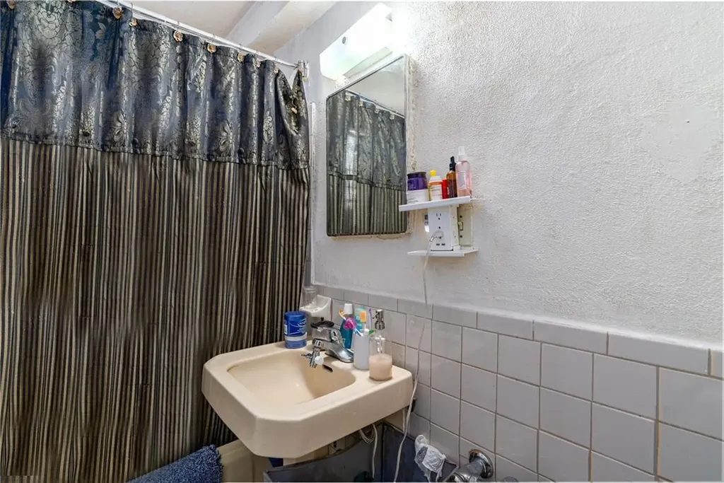 1501 Metropolitan Avenue Bronx NY 10462