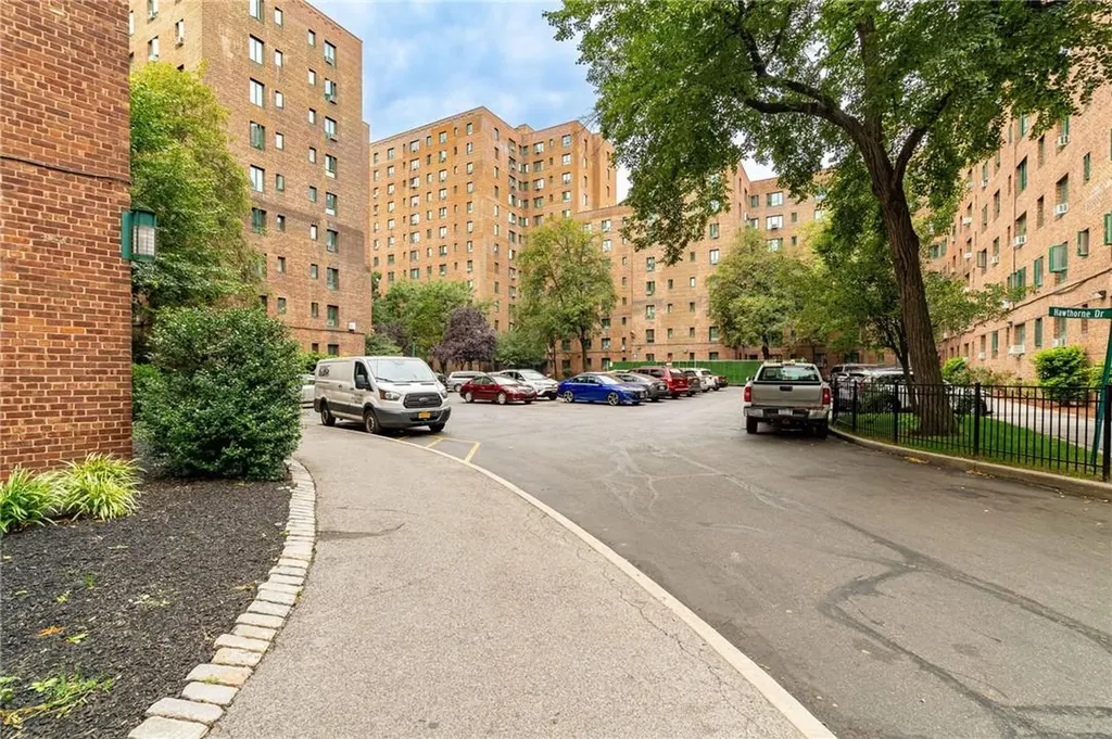 1501 Metropolitan Avenue Bronx NY 10462