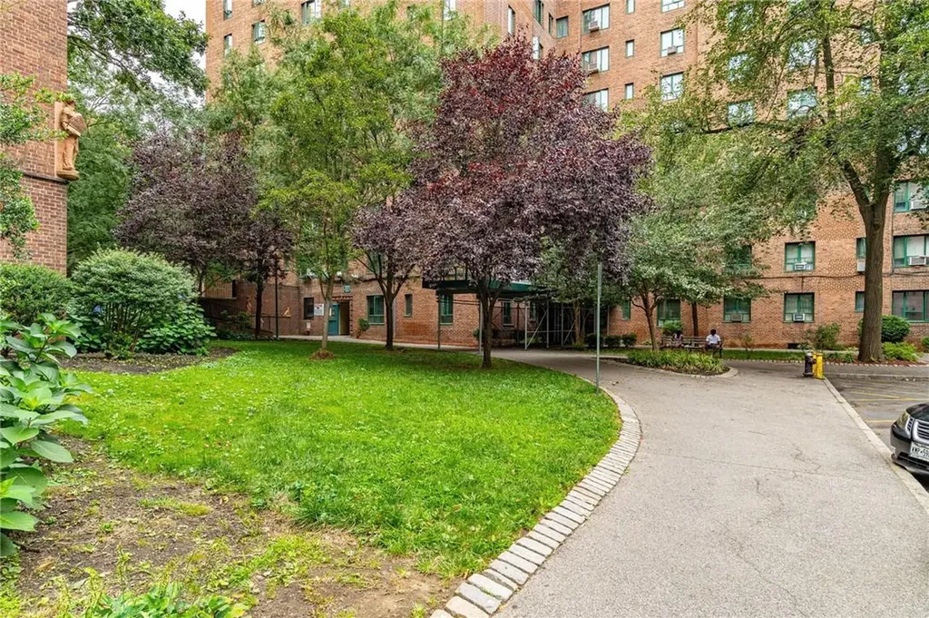 1501 Metropolitan Avenue Bronx NY 10462