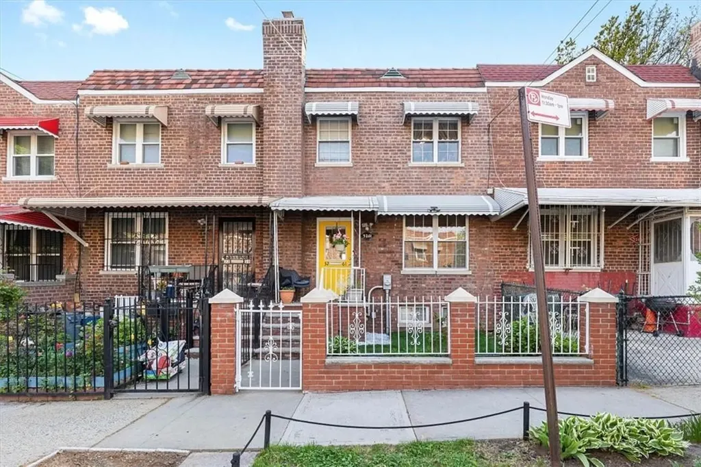 3261 Corsa Avenue Bronx NY 10469