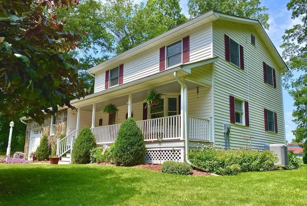 6 Somers Drive Rhinebeck NY 12572