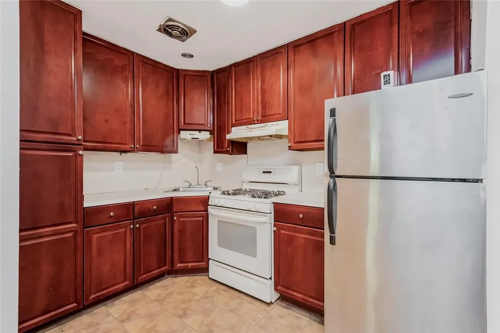 1062 Pugsley Avenue Bronx NY 10472