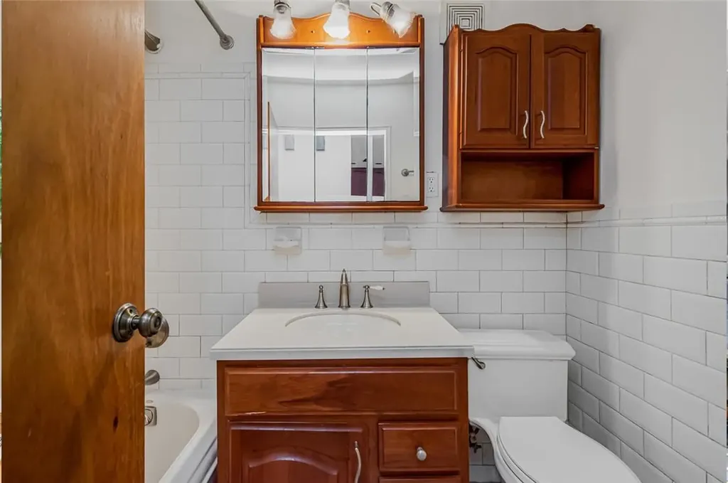 1062 Pugsley Avenue Bronx NY 10472