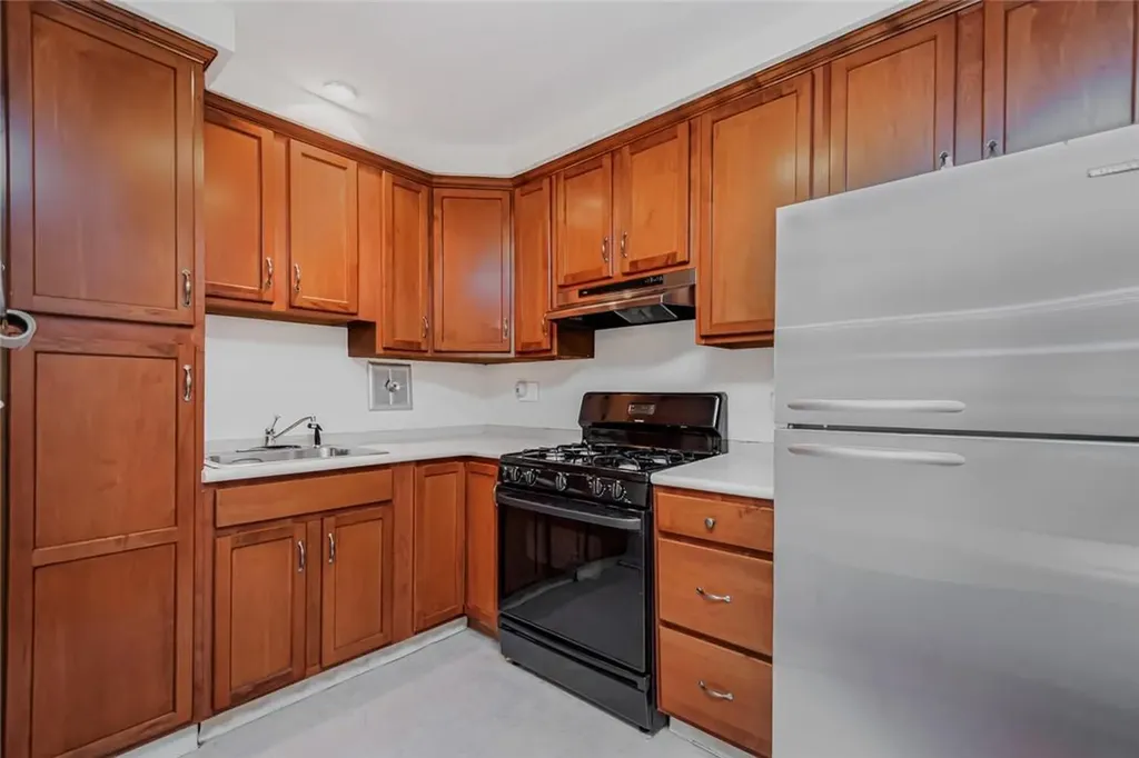 1062 Pugsley Avenue Bronx NY 10472