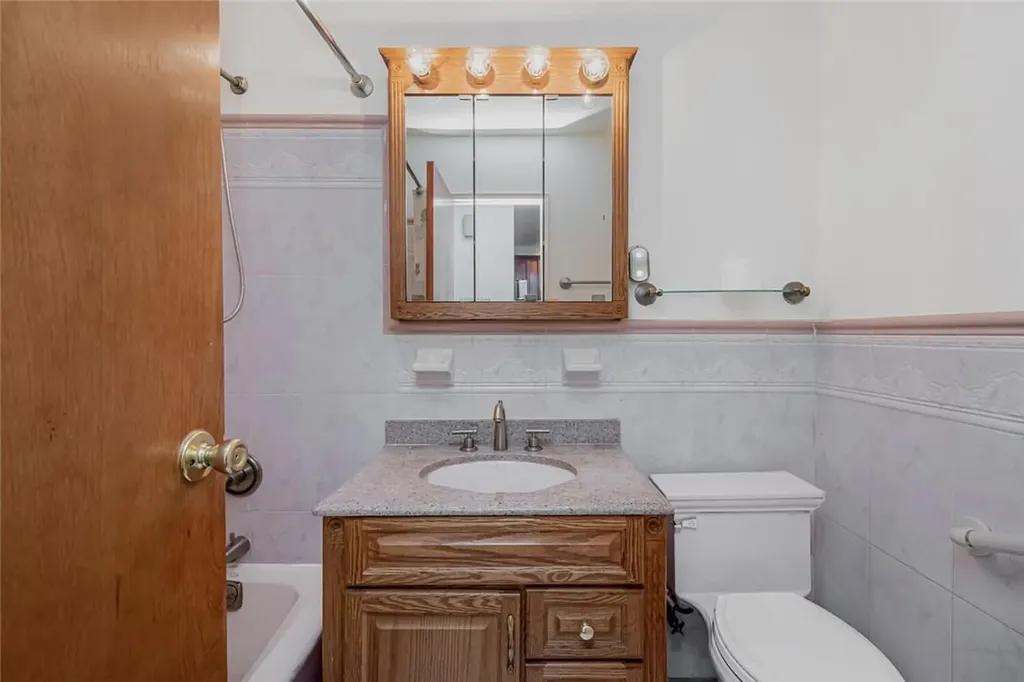 1062 Pugsley Avenue Bronx NY 10472