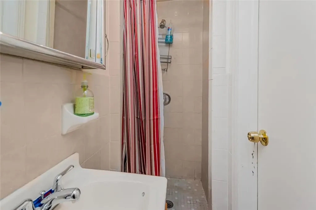 1062 Pugsley Avenue Bronx NY 10472