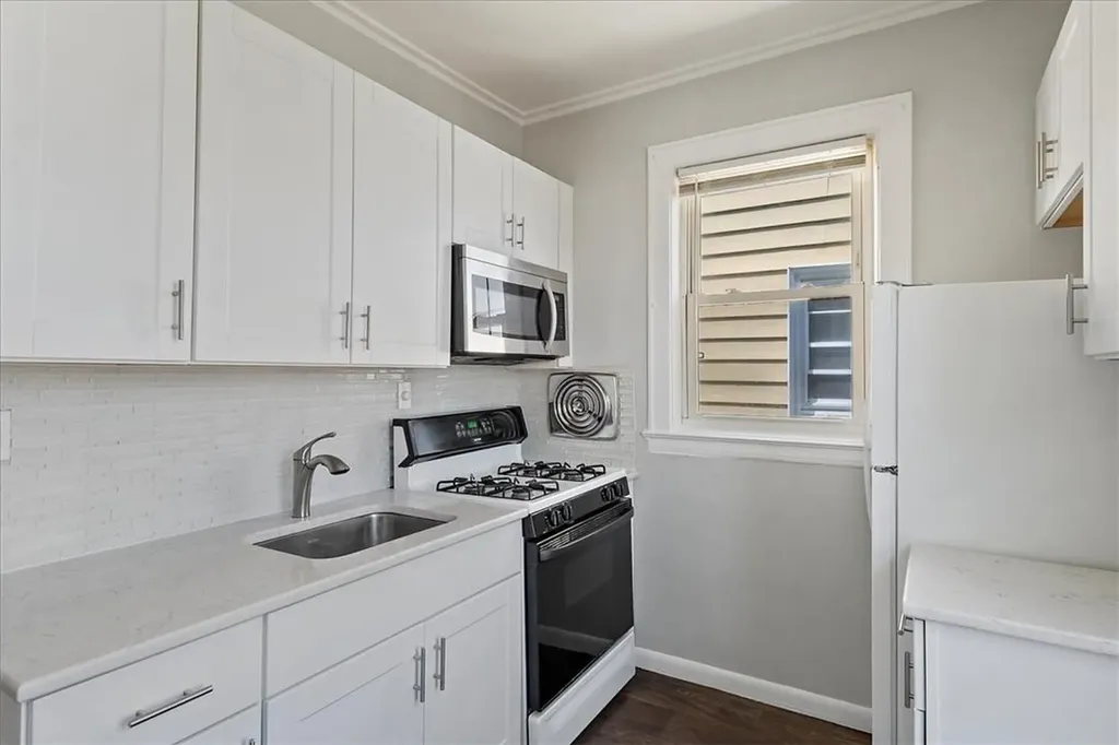 288 Hollywood Avenue Bronx NY 10465