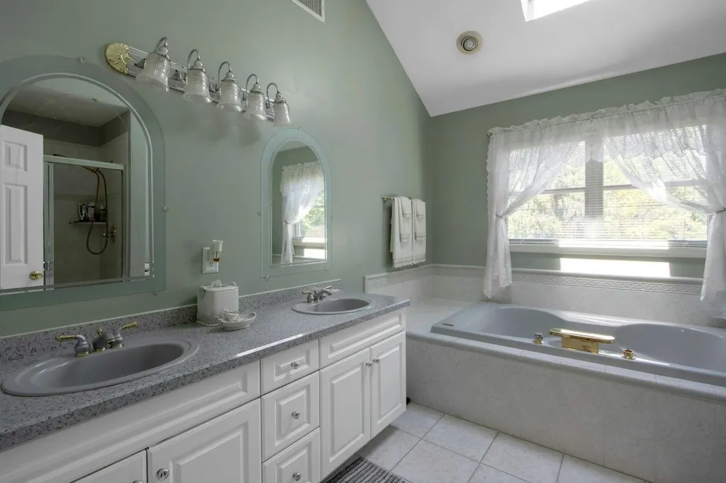 17 Viohl Way Garnerville NY 10923