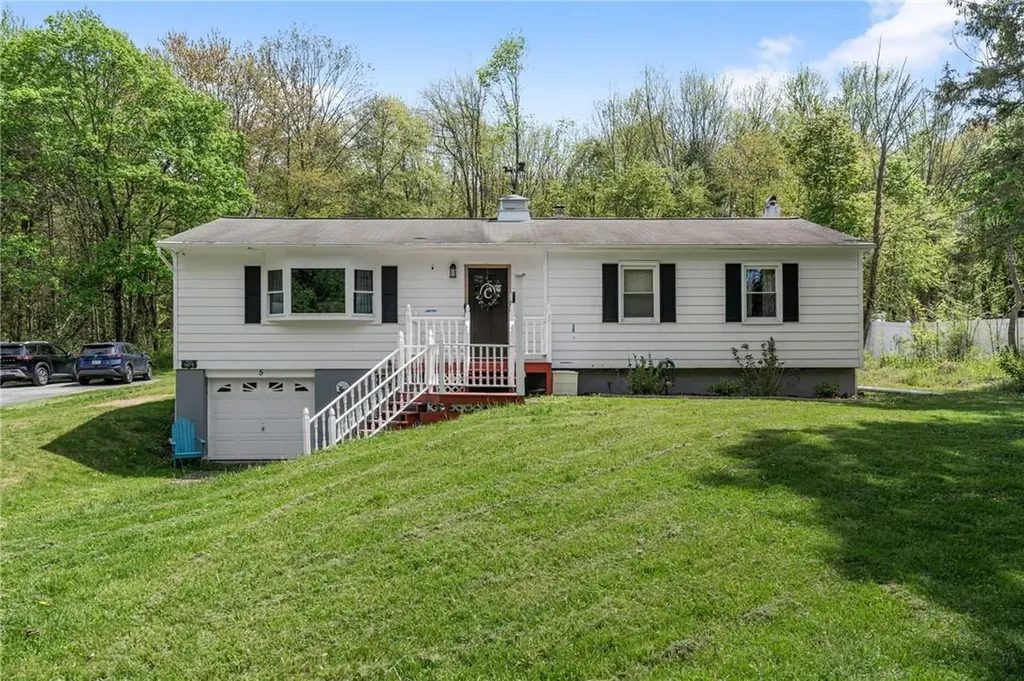 5 Donnie Place Poughkeepsie NY 12603