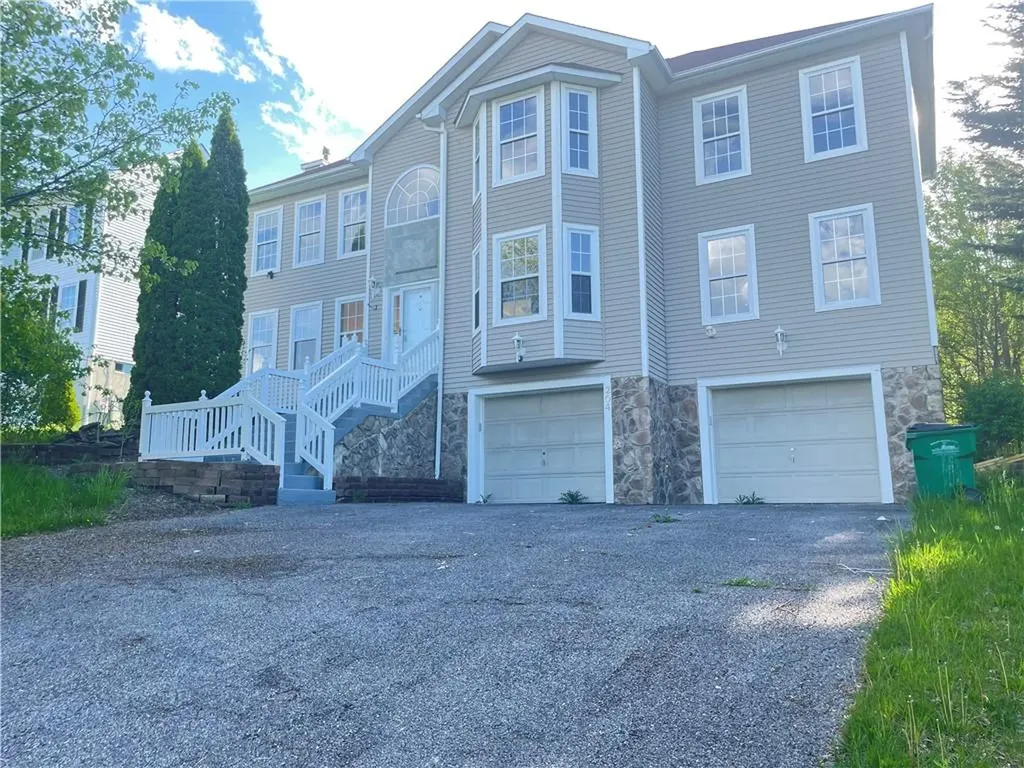 204 E Meadow Wind Lane Newburgh NY 12550
