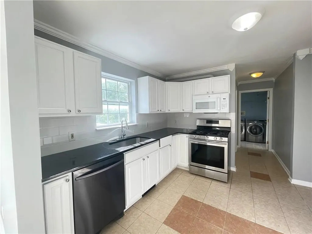 204 E Meadow Wind Lane Newburgh NY 12550