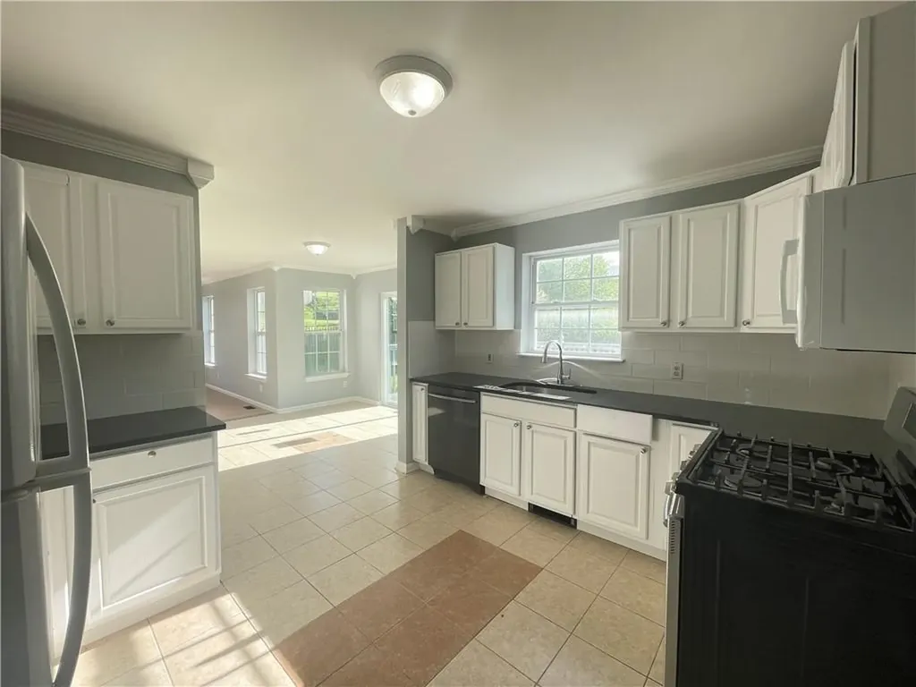204 E Meadow Wind Lane Newburgh NY 12550